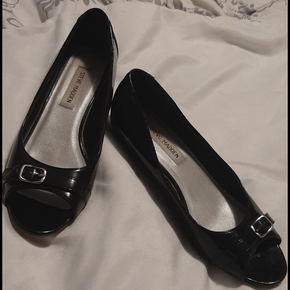 BRAND NEW size 7 black Wedges